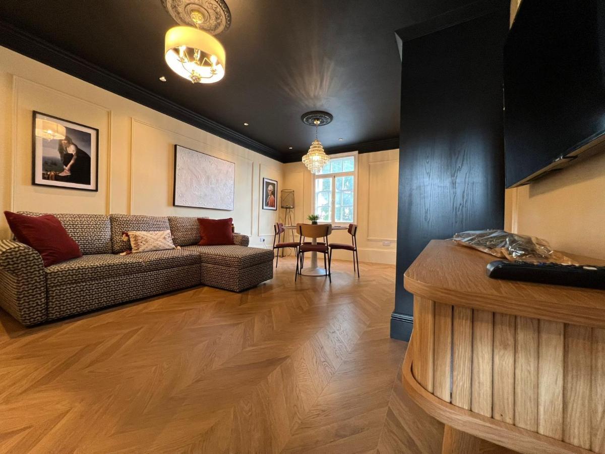 In Style Opposite Castle & Free Parking *