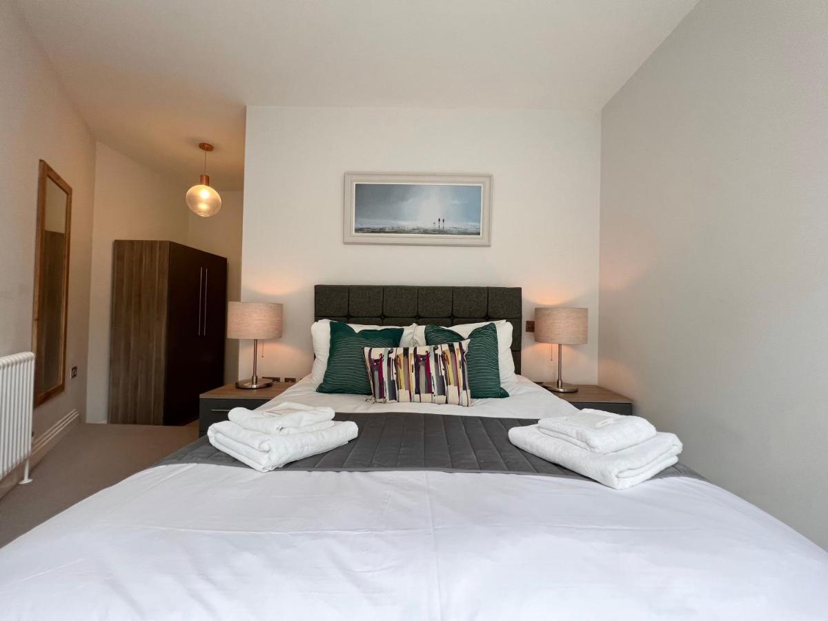 Urban Living's - Castle Luxury Apartment