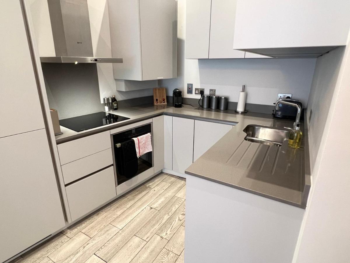 Urban Living's - Castle Luxury Apartment *