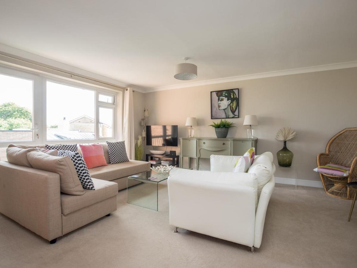 Pass The Keys Stylish 2 Bedroom Flat With Free Parking In Windsor