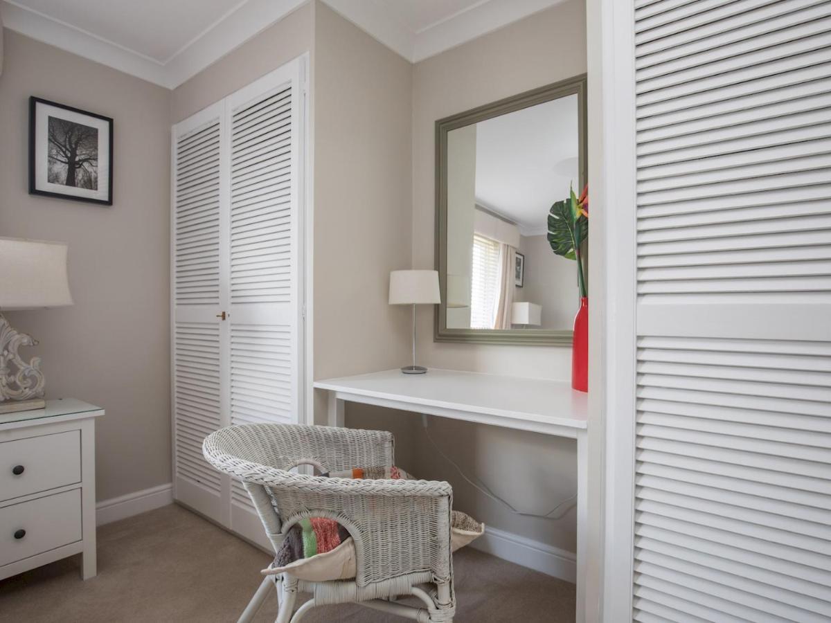 Pass The Keys Stylish 2 Bedroom Flat With Free Parking In *
