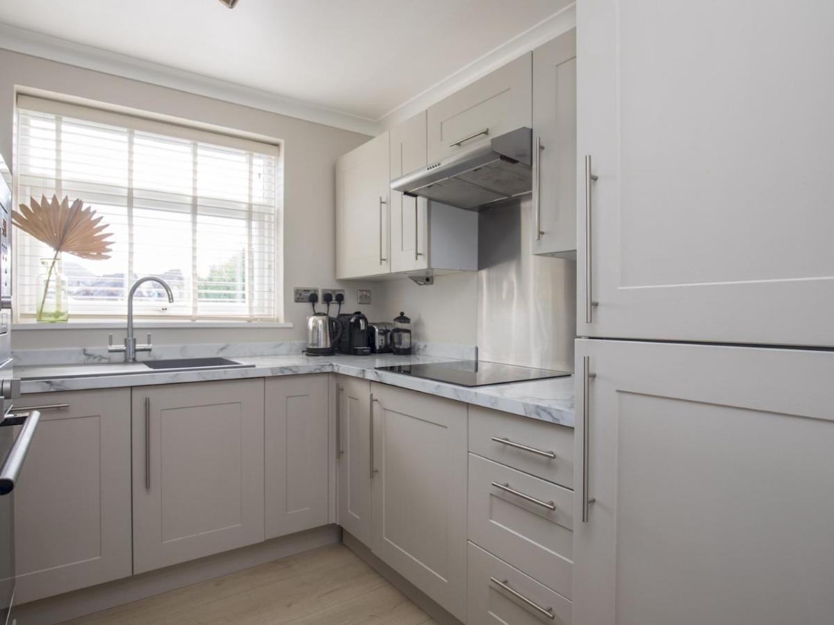 Apartment Pass The Keys Stylish 2 Bedroom Flat With Free Parking In