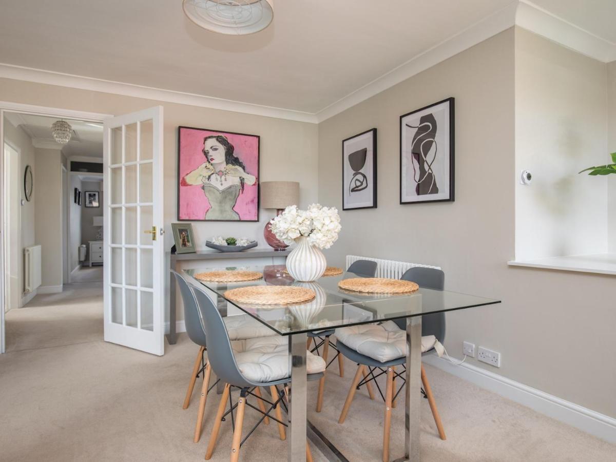 Pass The Keys Stylish 2 Bedroom Flat With Free Parking In * Windsor