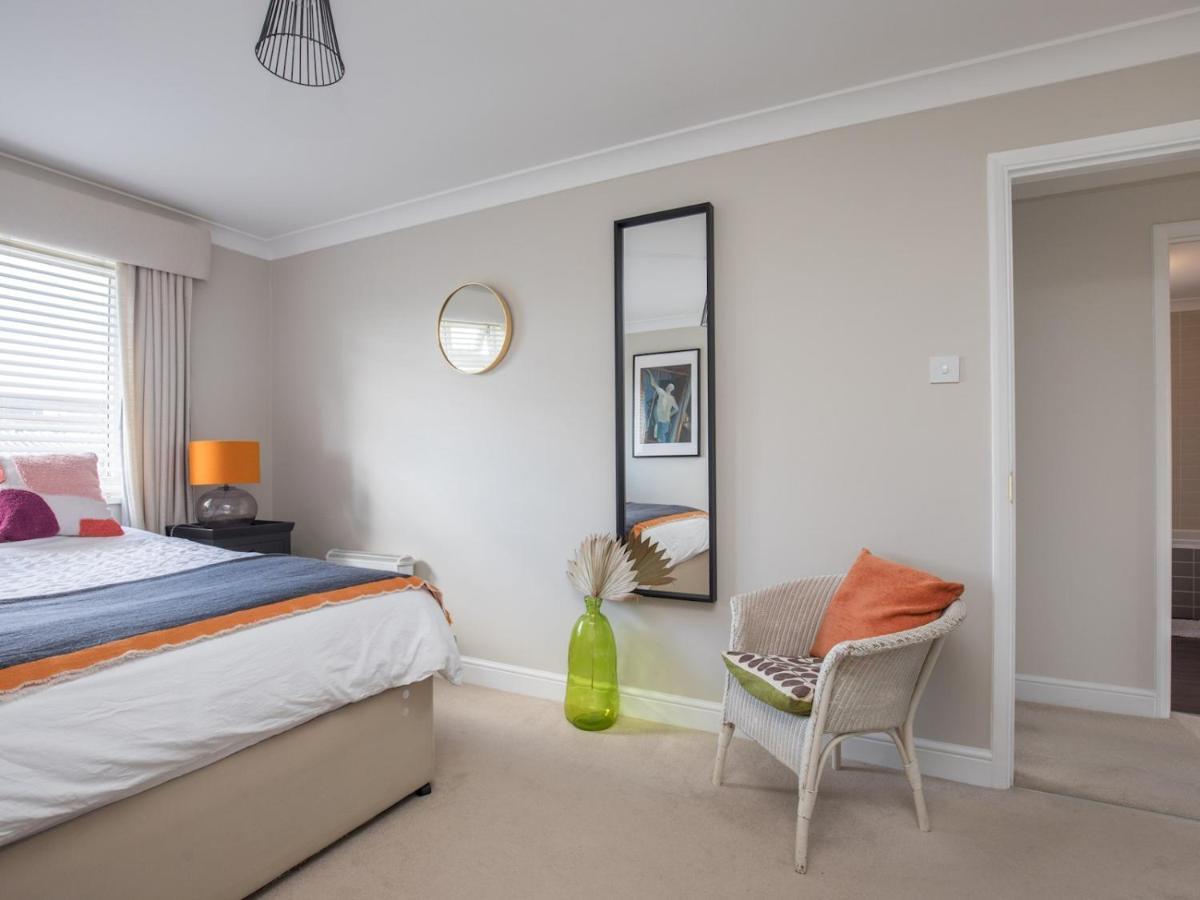 Apartment Pass The Keys Stylish 2 Bedroom Flat With Free Parking In
