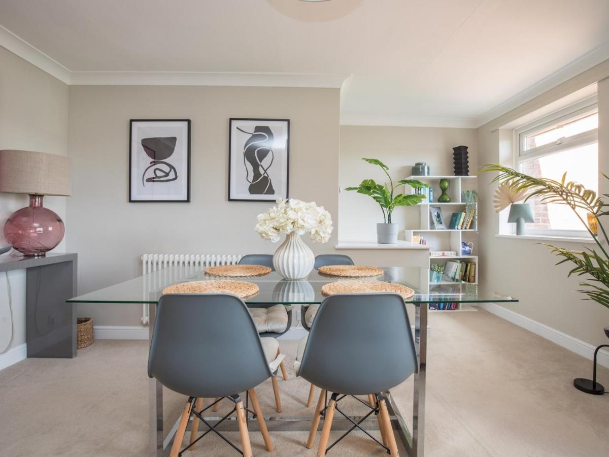 Pass The Keys Stylish 2 Bedroom Flat With Free Parking In Apartment Windsor