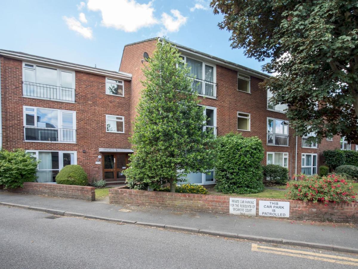 Pass The Keys Stylish 2 Bedroom Flat With Free Parking In