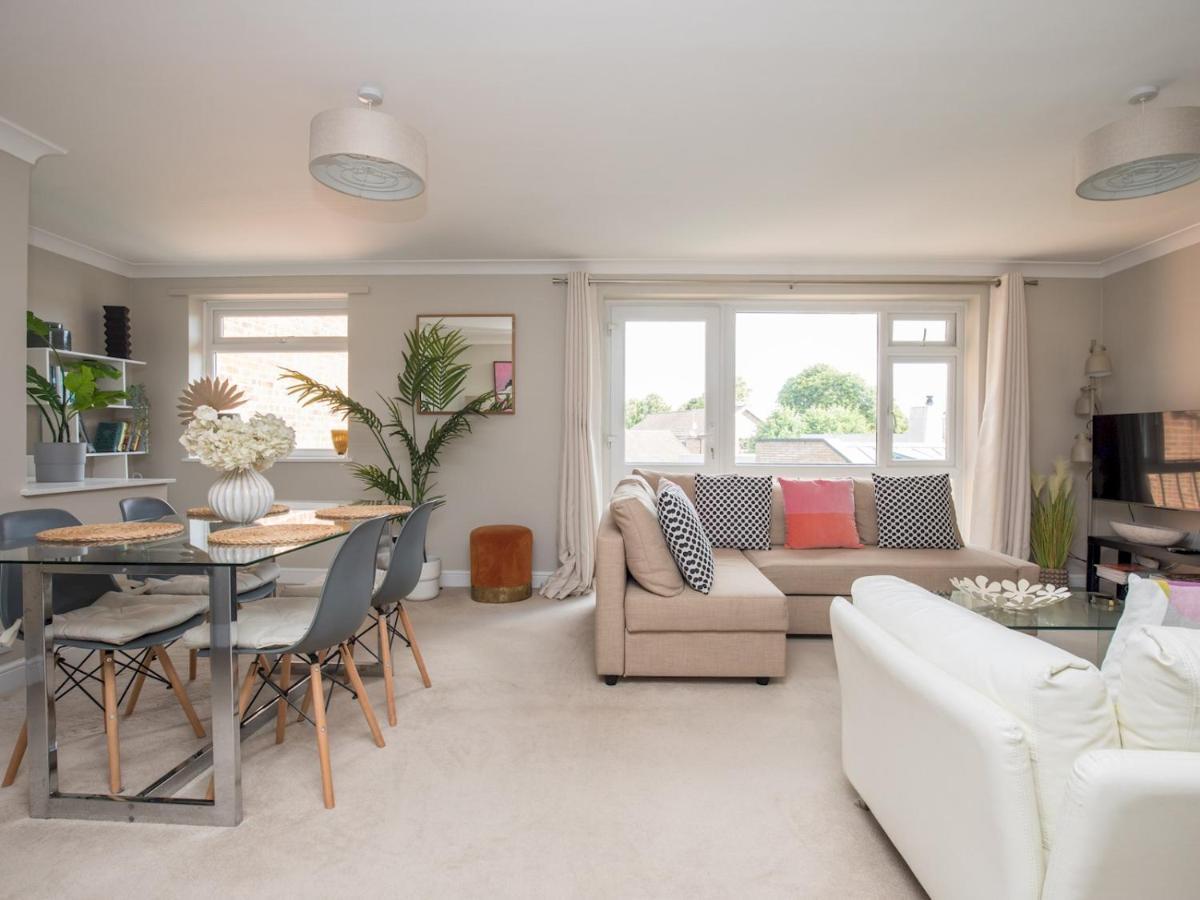 Pass The Keys Stylish 2 Bedroom Flat With Free Parking In *