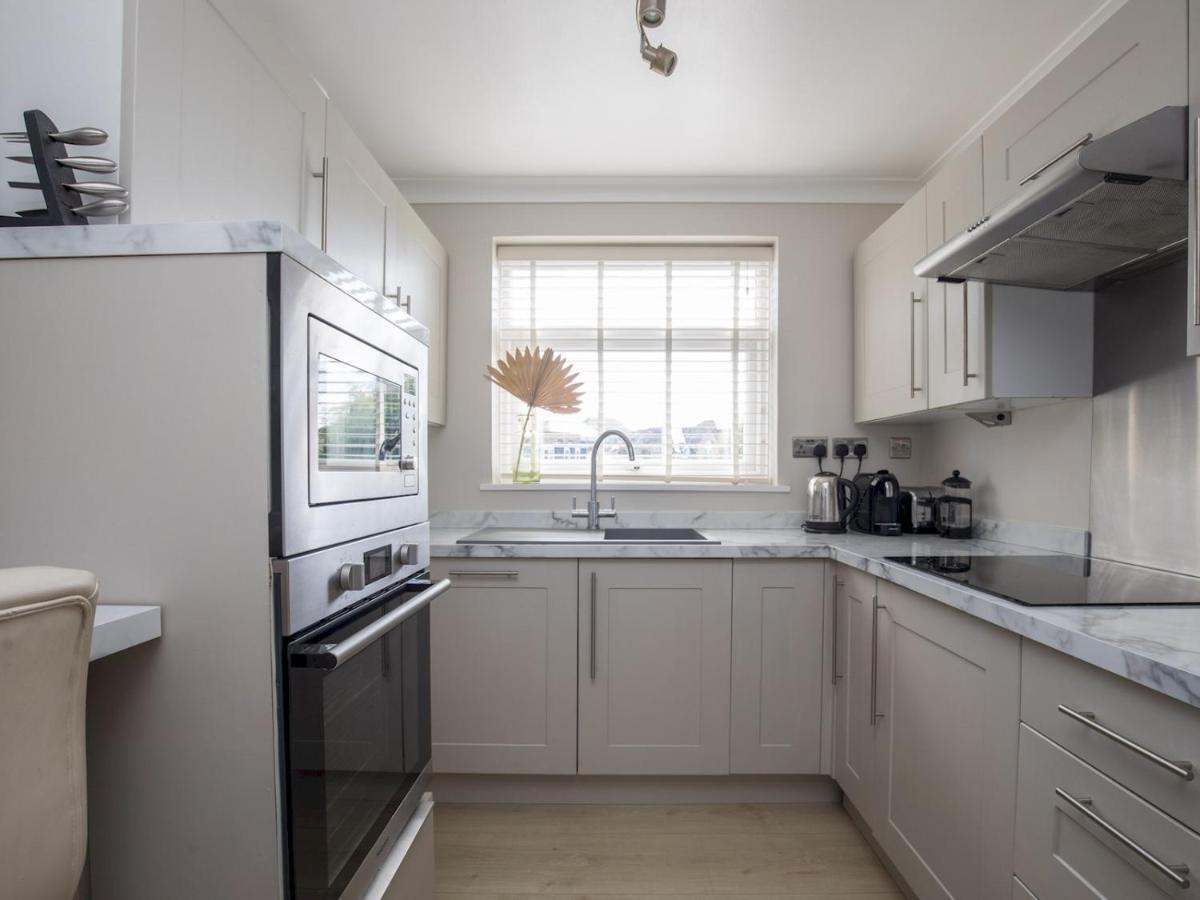 Apartment Pass The Keys Stylish 2 Bedroom Flat With Free Parking In Windsor