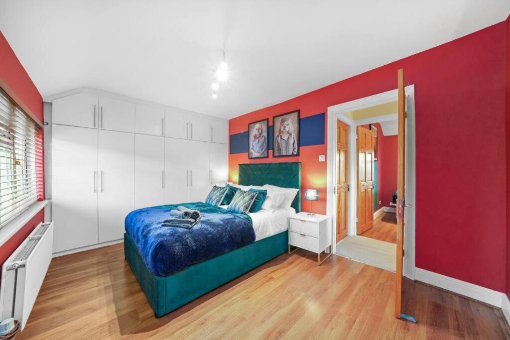 Lovely 3 Bed In - Parking & Garden