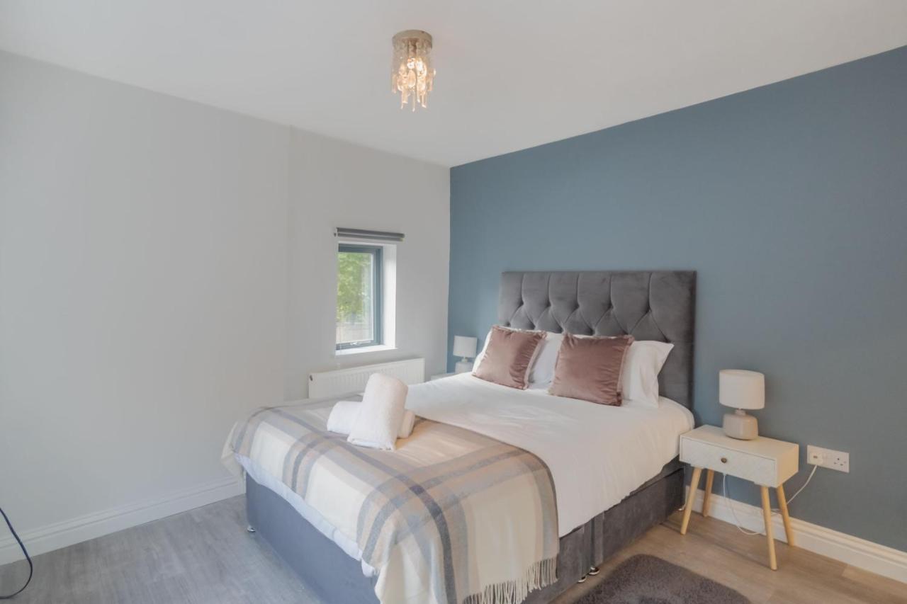 Castle & Shops On Your Doorstep & Parking Windsor