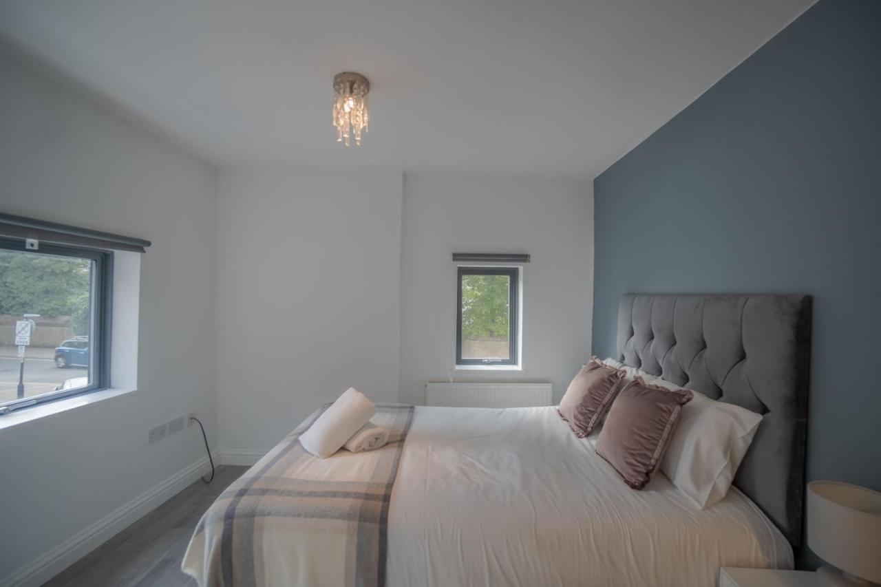 Castle & Shops On Your Doorstep & Parking Apartment *