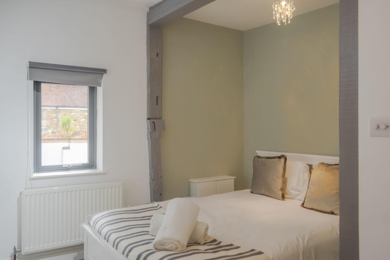 Castle & Shops On Your Doorstep & Parking Windsor