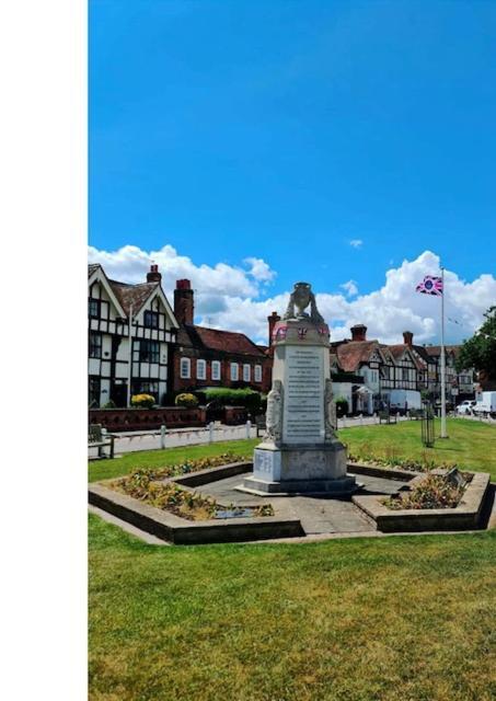 Manor * Windsor