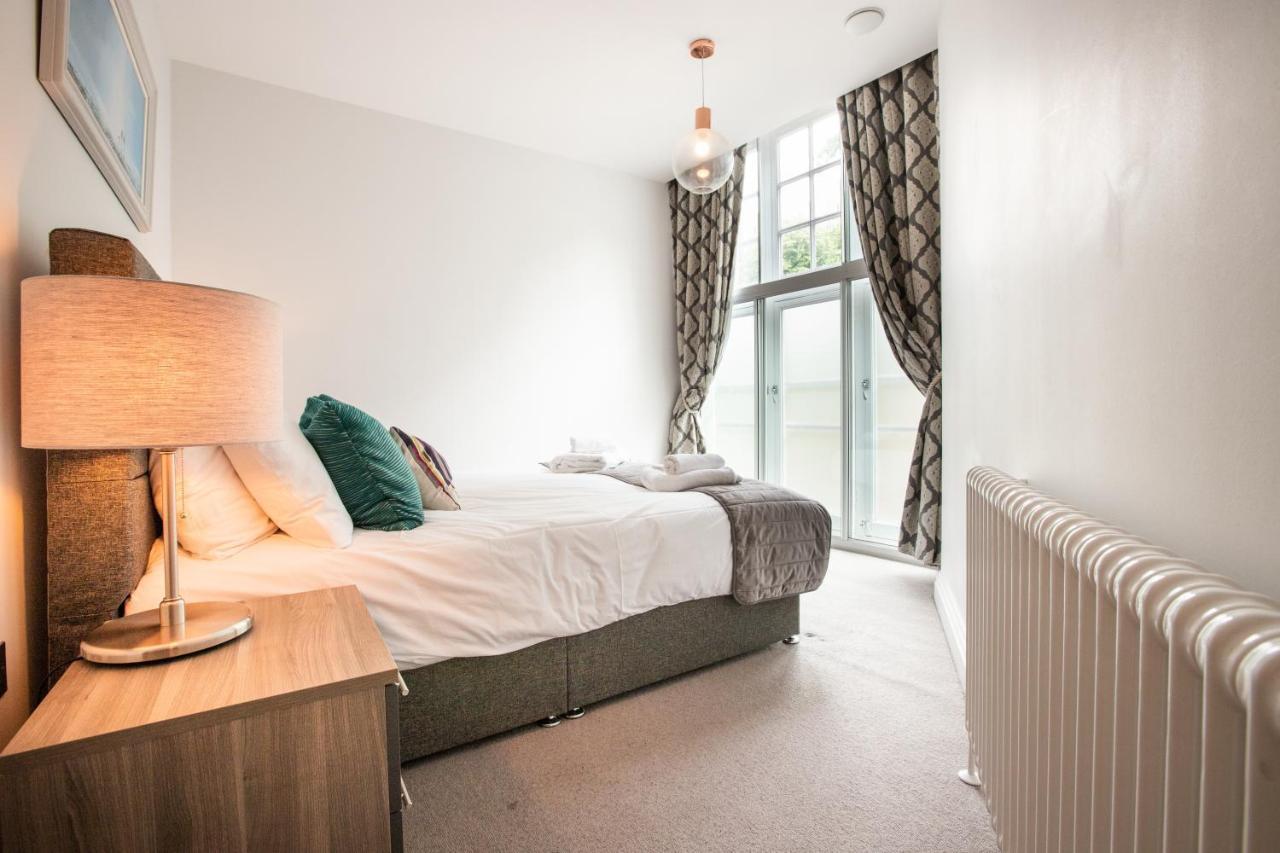 Urban Living's - Castle Luxury * Windsor