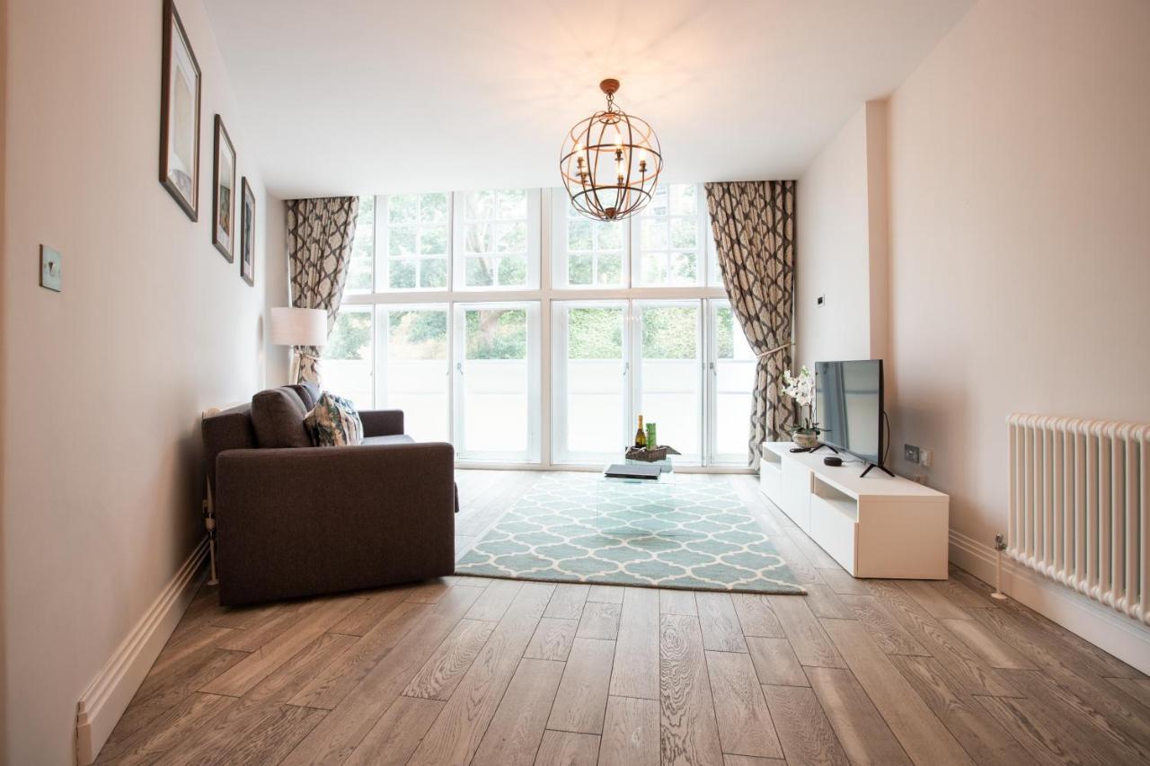Urban Living's - Castle Luxury Apartment *