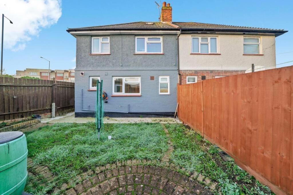 Lovely 3 Bed In - Parking & Garden Windsor