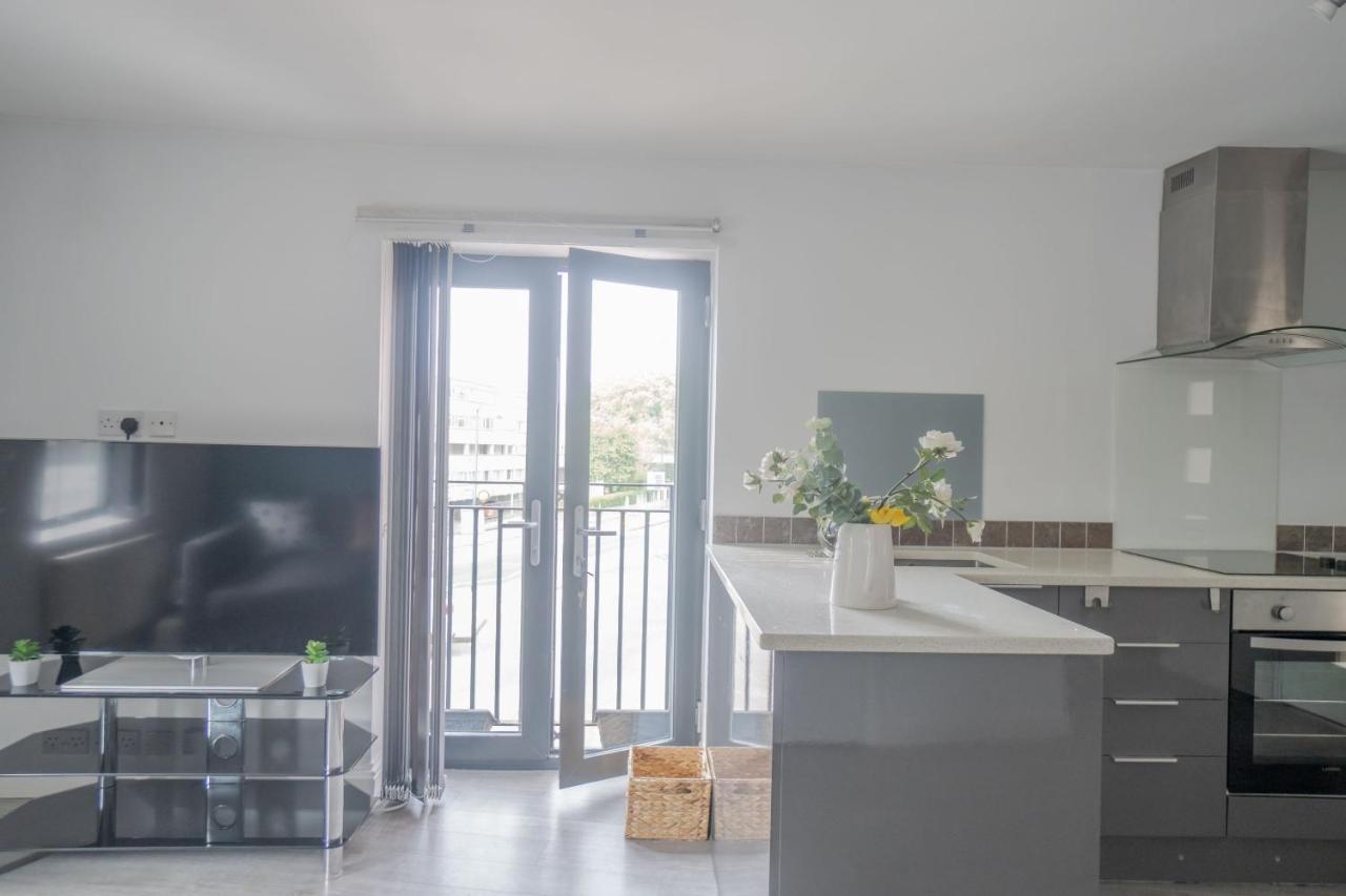 Castle & Shops On Your Doorstep & Parking Apartment Windsor