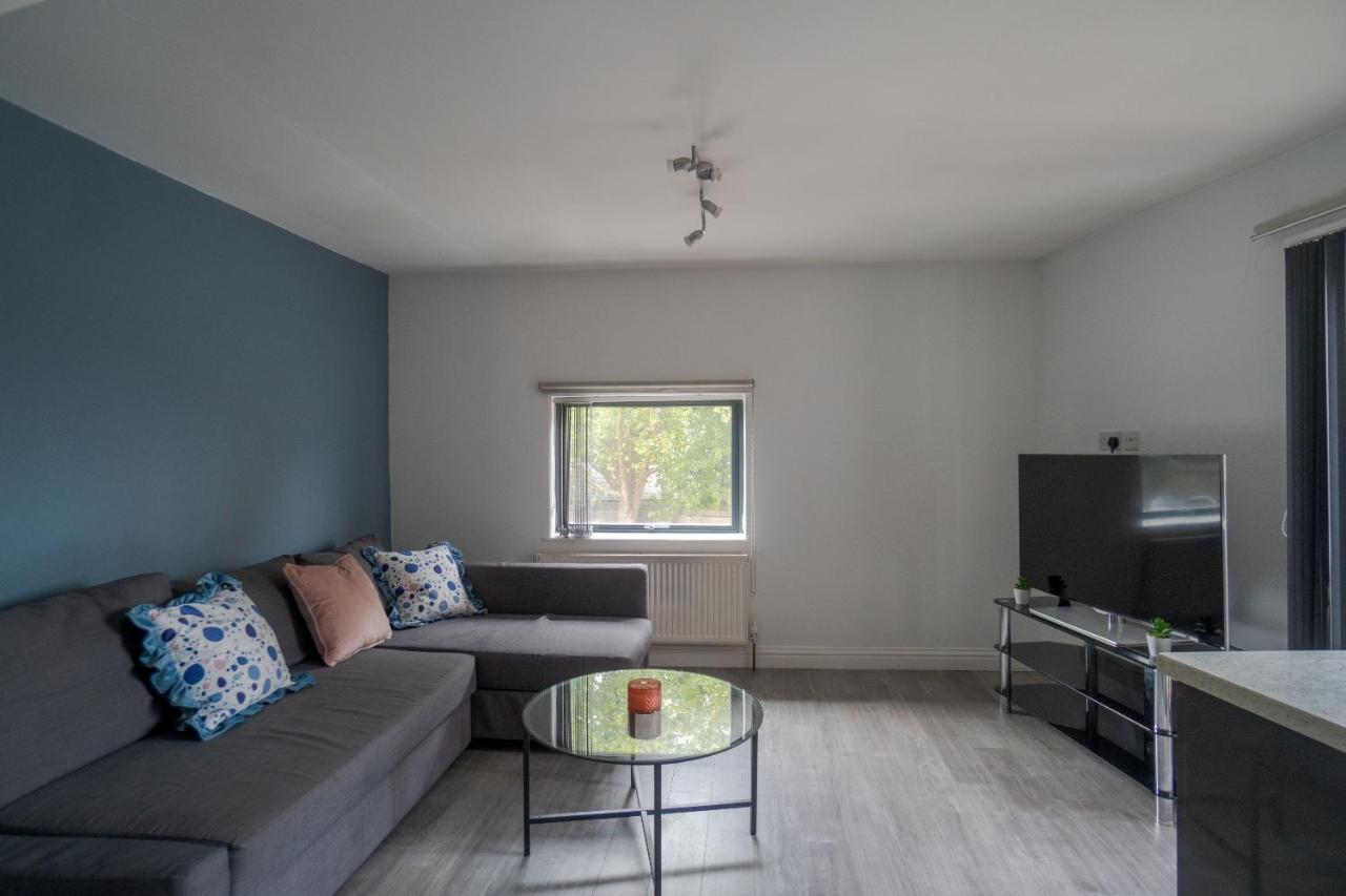 Castle & Shops On Your Doorstep & Parking Apartment