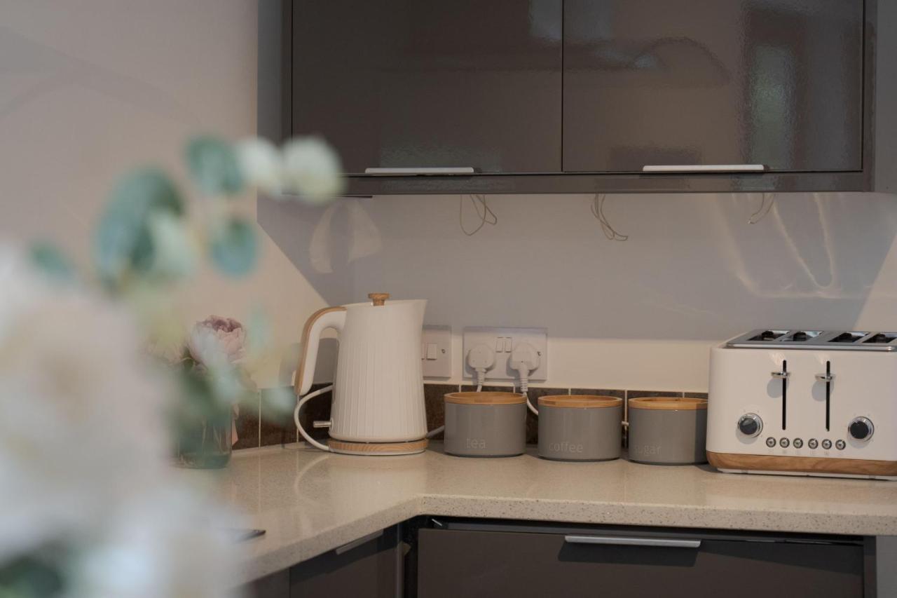 Castle & Shops On Your Doorstep & Parking Apartment