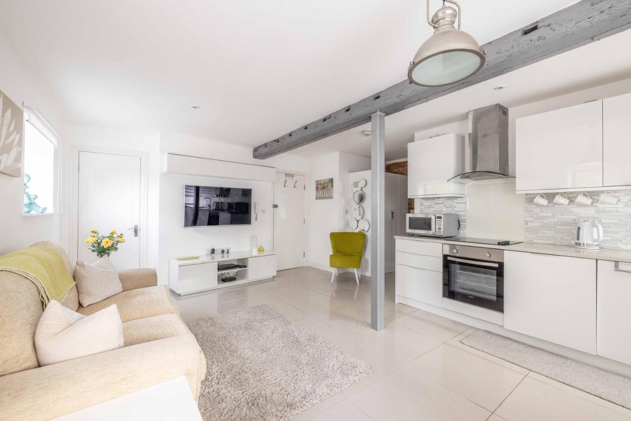 Castle & High Street 2 Min Walk * Windsor