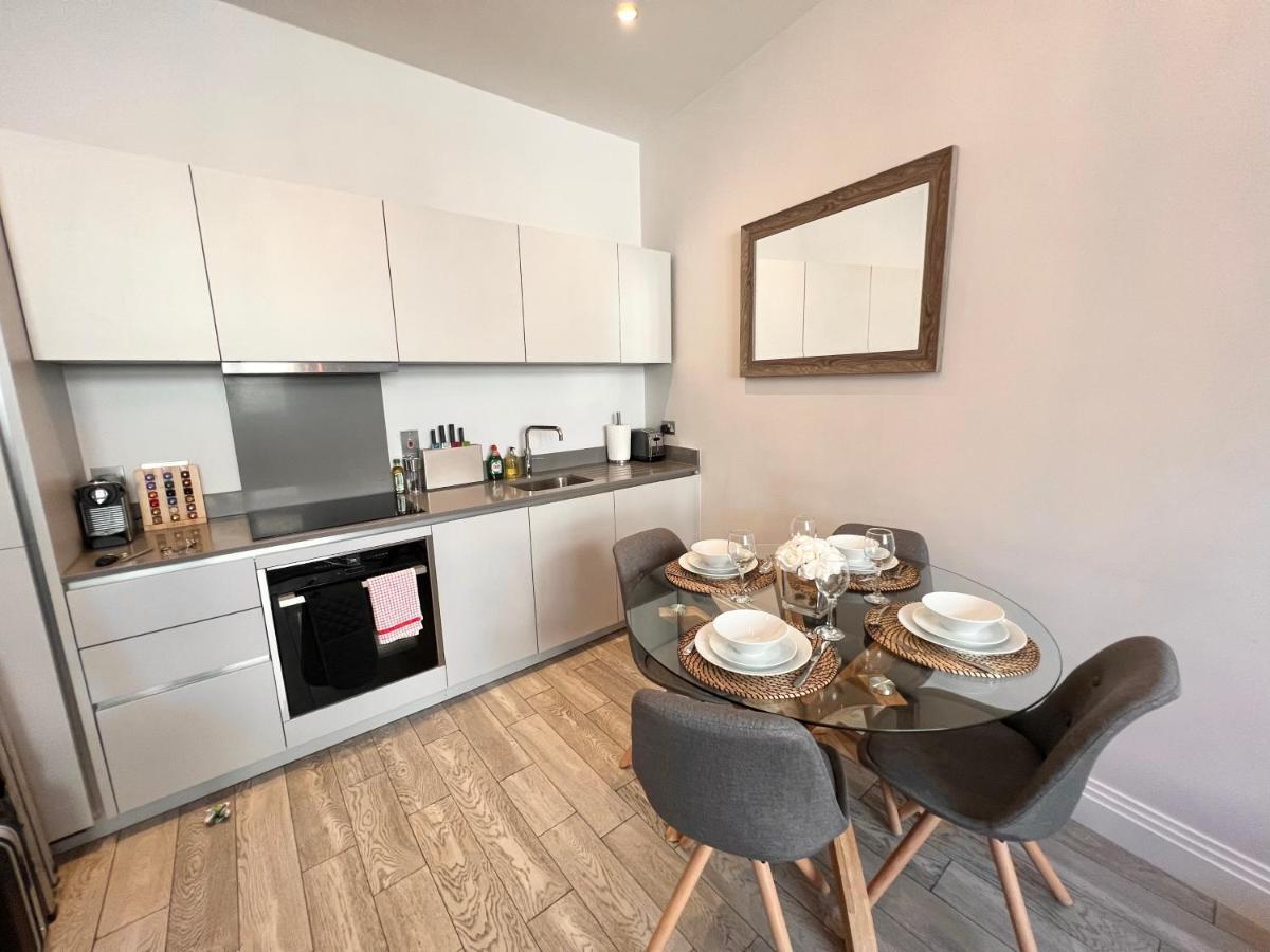 Urban Living's - Castle Luxury *