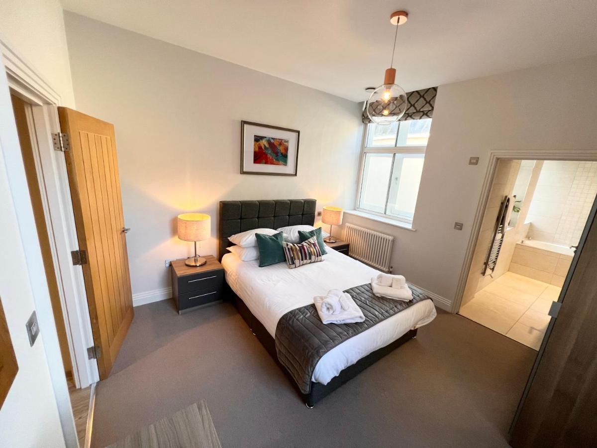 Urban Living's - Castle Luxury Apartment