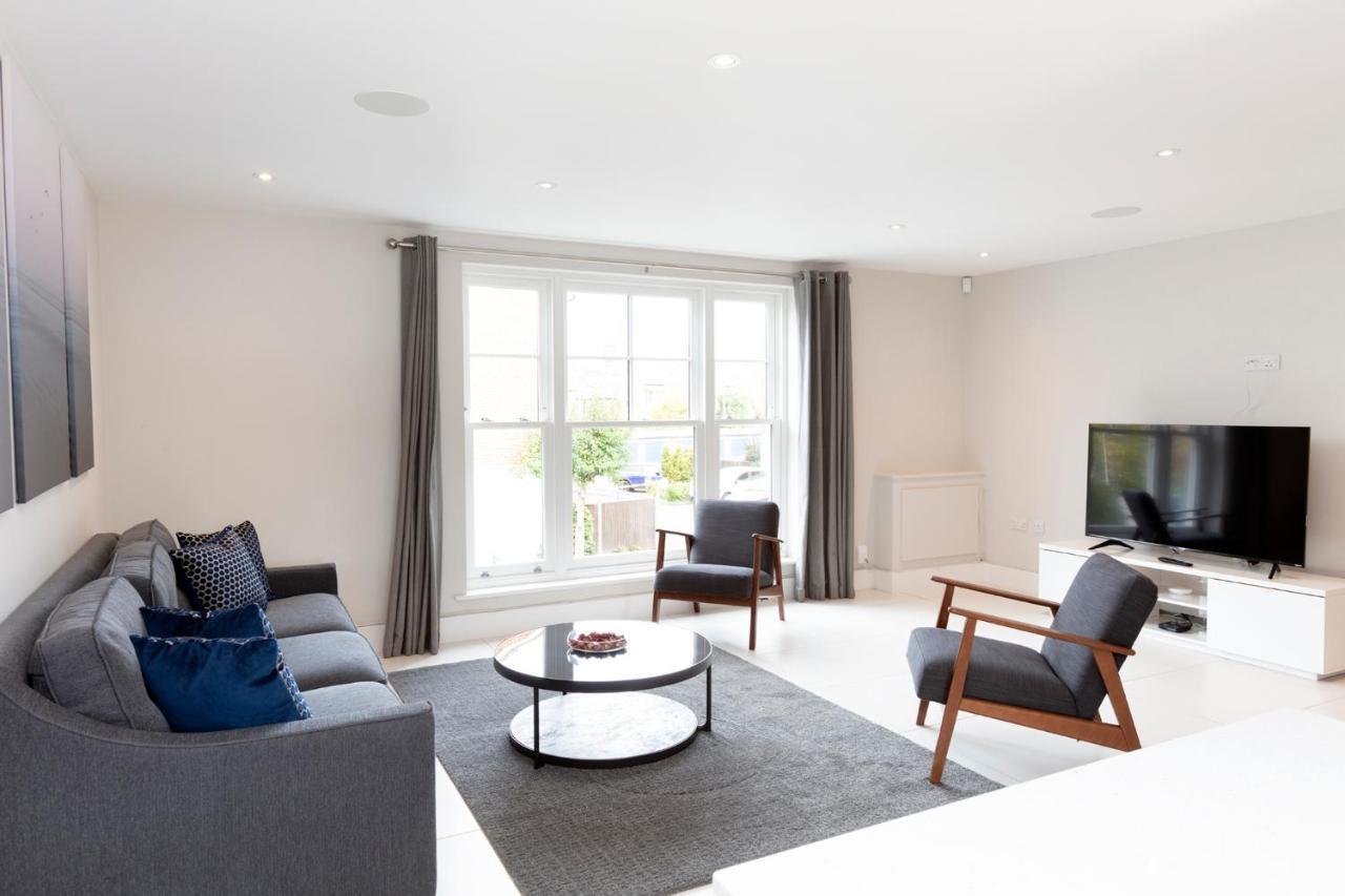 Fabulous Town House With Parking Windsor