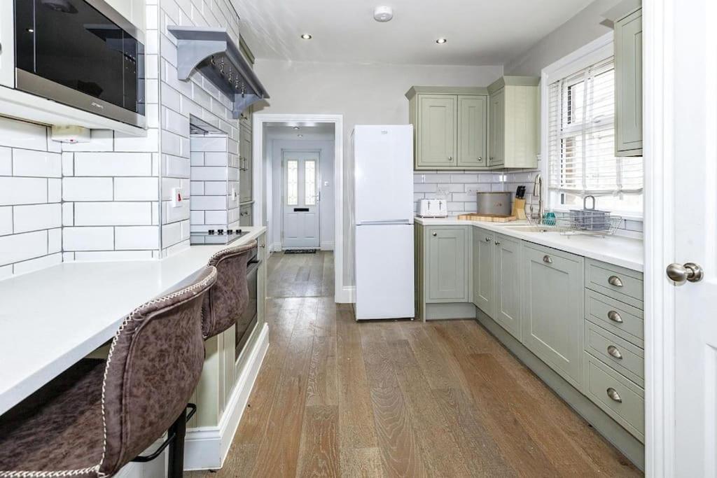 Apartment Lovely 2-bed In Free Parking, 1 Mile From Legoland