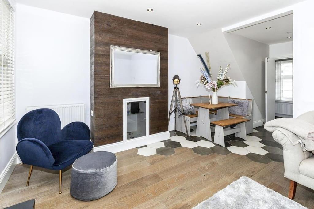 Lovely 2-bed In Free Parking, 1 Mile From Legoland *