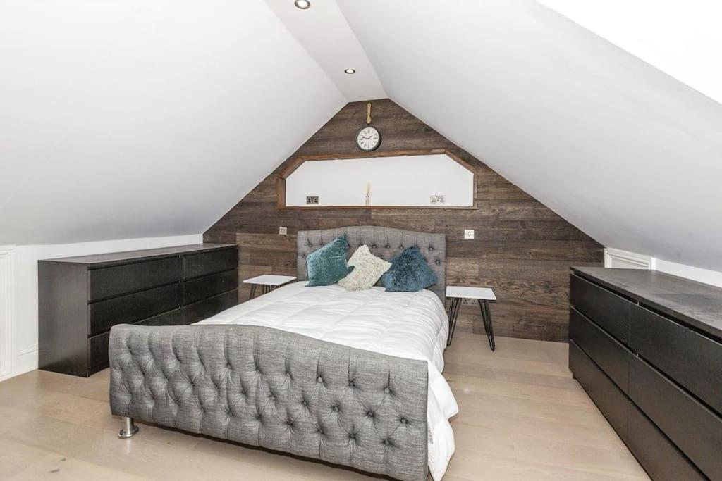 Lovely 2-bed In Free Parking, 1 Mile From Legoland Apartment Windsor