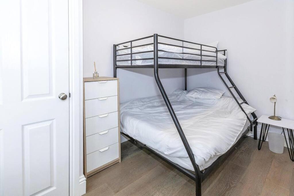Lovely 2-bed In Free Parking, 1 Mile From Legoland * Windsor