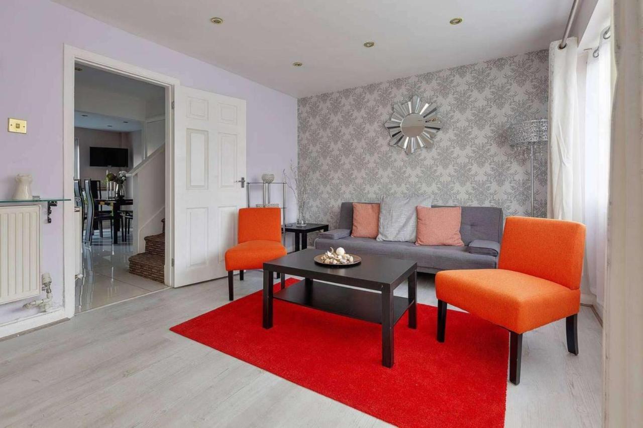 Cosy 3 Bed Home, Families And Contractors, Direct For Rates
