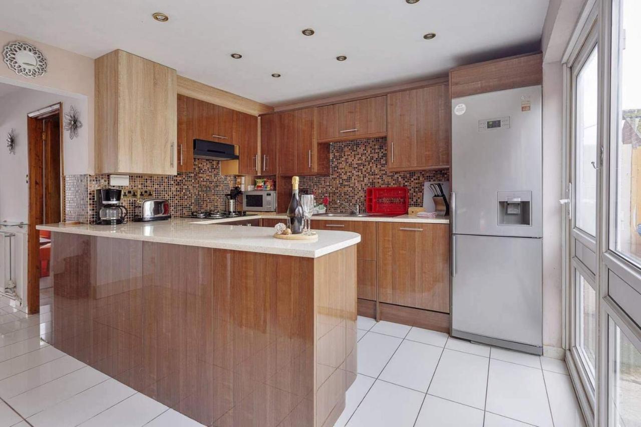 Holiday home Cosy 3 Bed Home, Families And Contractors, Direct For Rates *