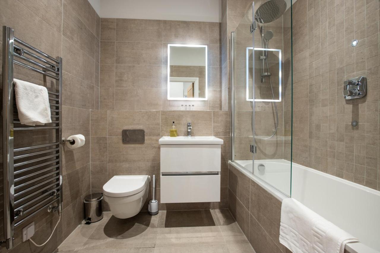 Urban Living's - Castle Luxury * Windsor