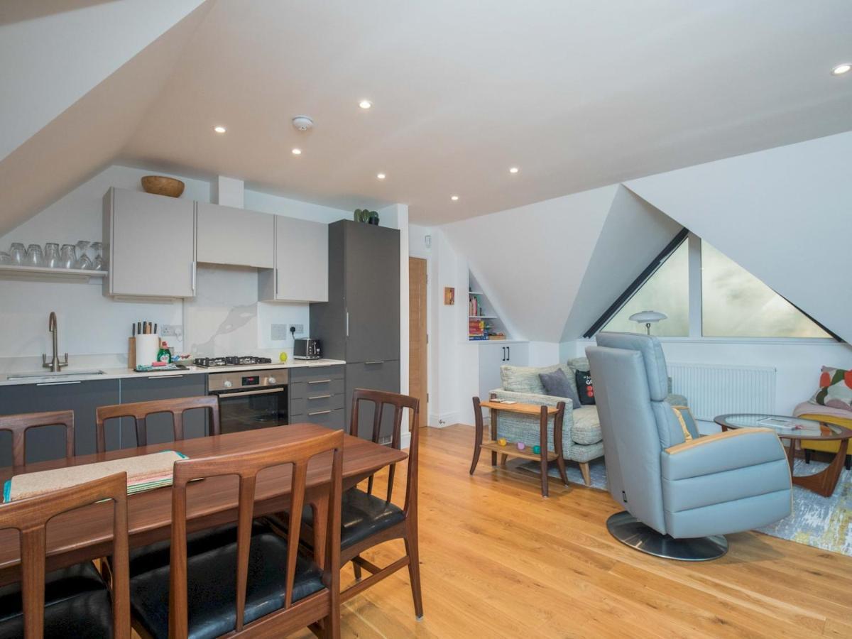 Apartment Pass The Keys Stunning 7 Sleeper Penthouse On Riverside Windsor
