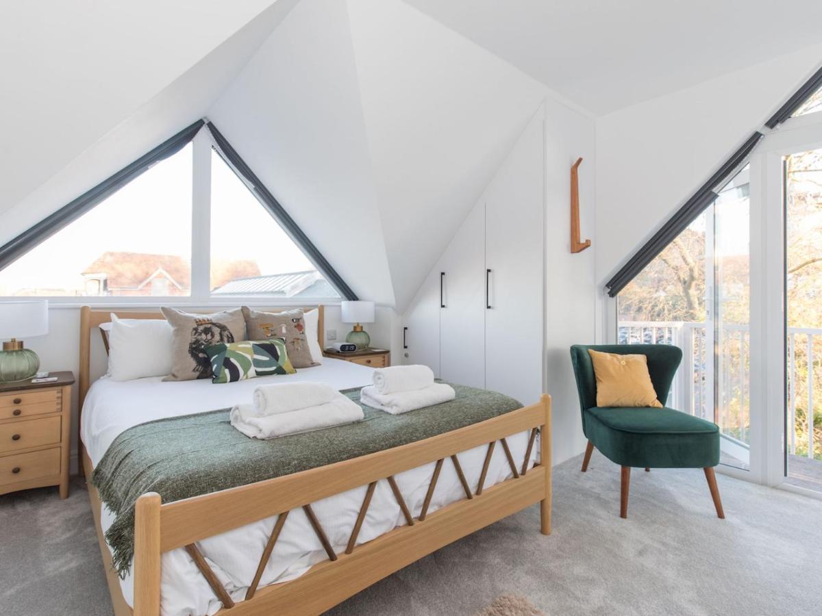 Pass The Keys Stunning 7 Sleeper Penthouse On Riverside Windsor