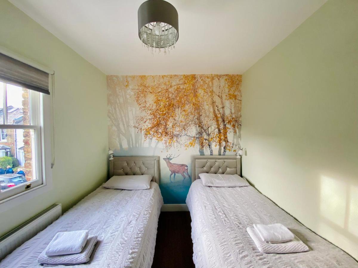 Delightful 2 Bedroom House Central Holiday home Windsor