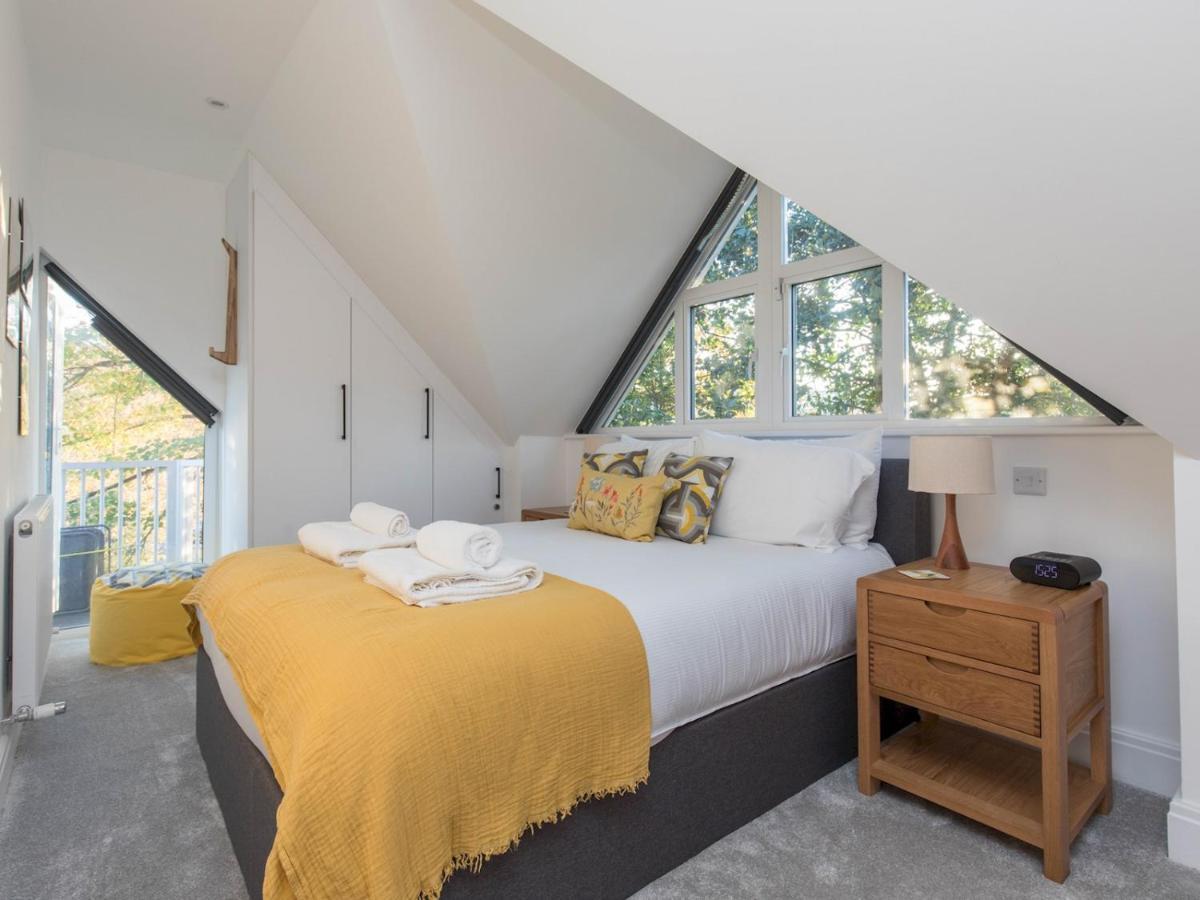Pass The Keys Stunning 7 Sleeper Penthouse On Riverside Apartment *