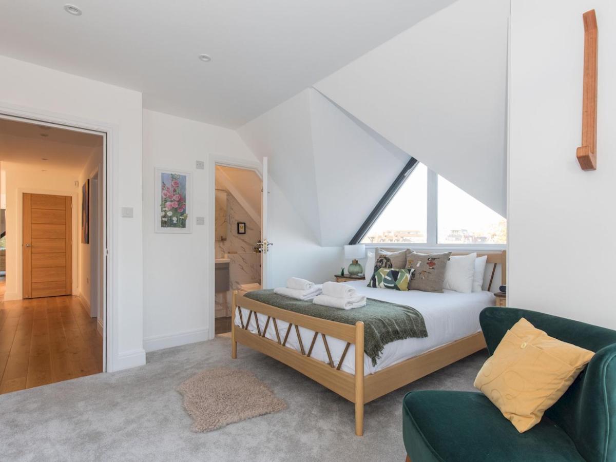 Pass The Keys Stunning 7 Sleeper Penthouse On Riverside Apartment *