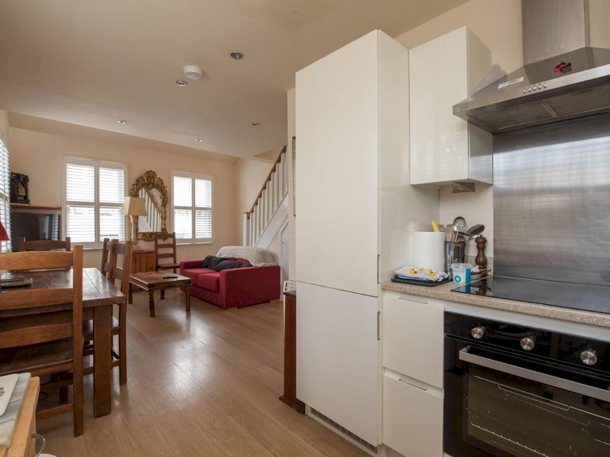 Pass The Keys 6 Sleeper 2 Storey Flat In * Windsor