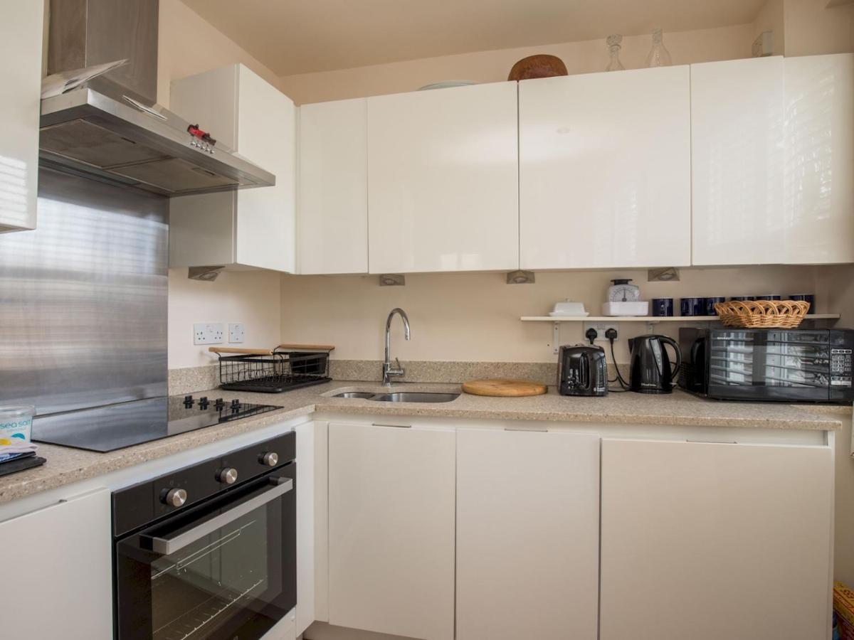 Pass The Keys 6 Sleeper 2 Storey Flat In Windsor