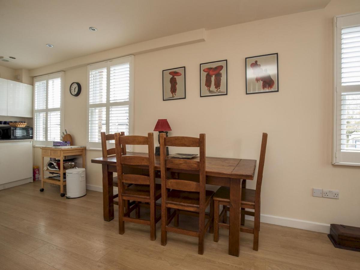 Pass The Keys 6 Sleeper 2 Storey Flat In * Windsor