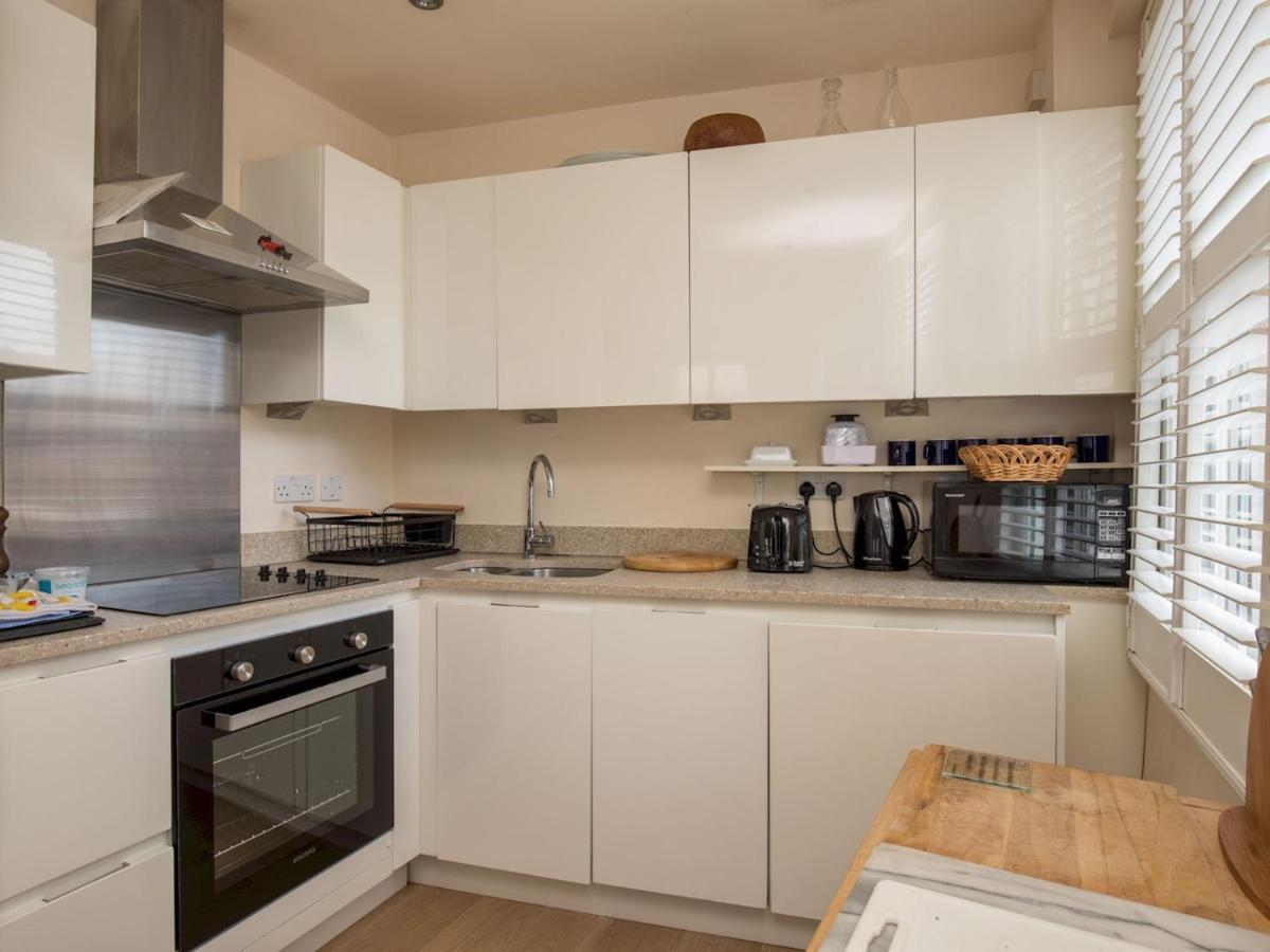 Pass The Keys 6 Sleeper 2 Storey Flat In
