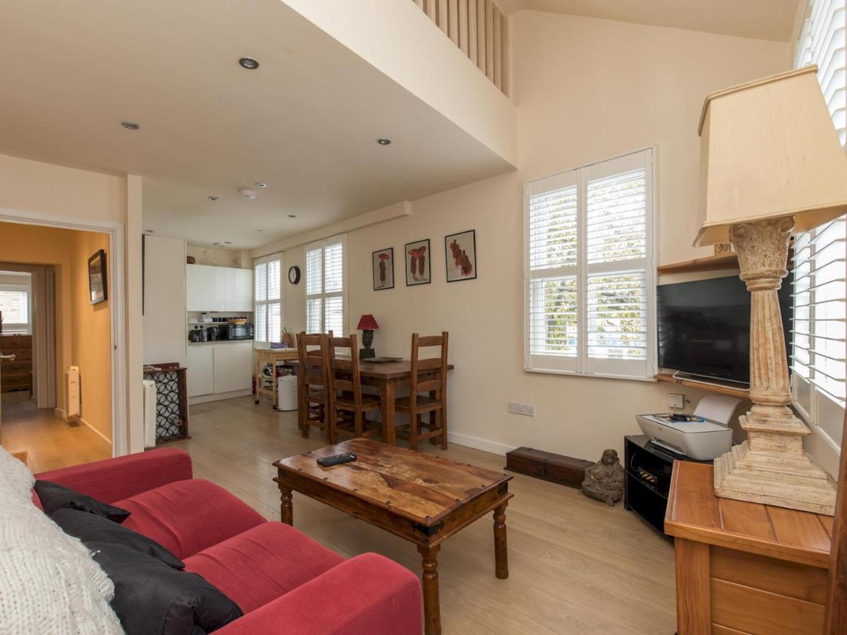 Pass The Keys 6 Sleeper 2 Storey Flat In * Windsor