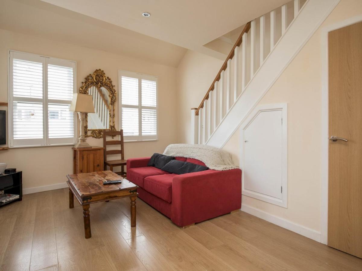 Pass The Keys 6 Sleeper 2 Storey Flat In Apartment