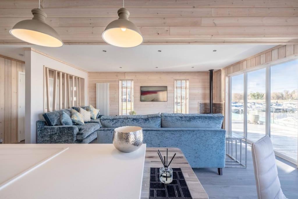 Stylish At Racecourse Marina Holiday home
