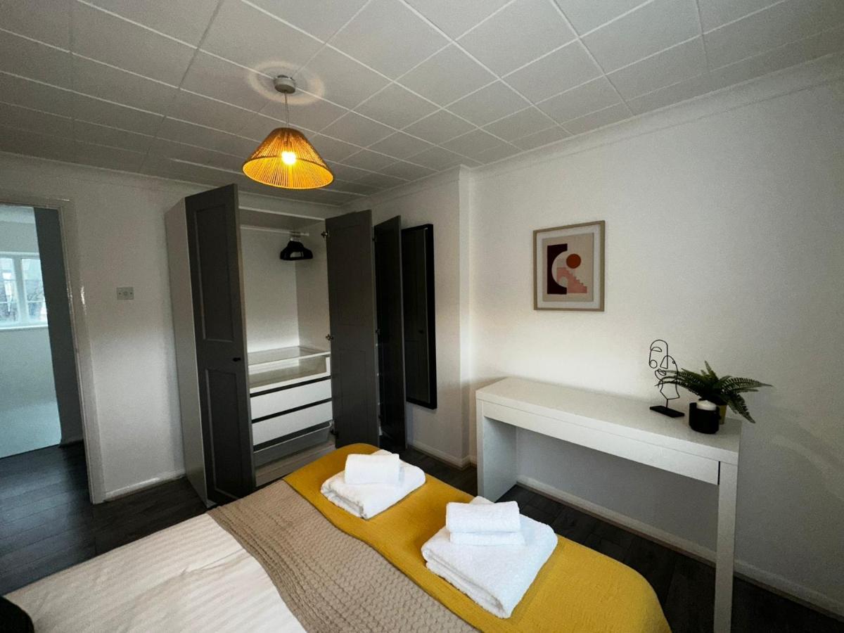 Holiday home Stylish 3 Bed Semi In *