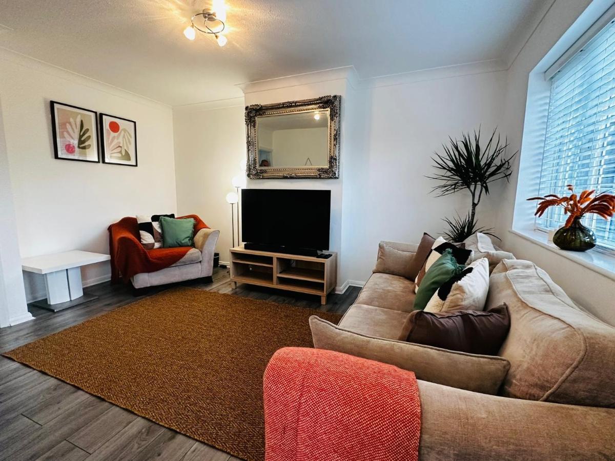 Holiday home Stylish 3 Bed Semi In *