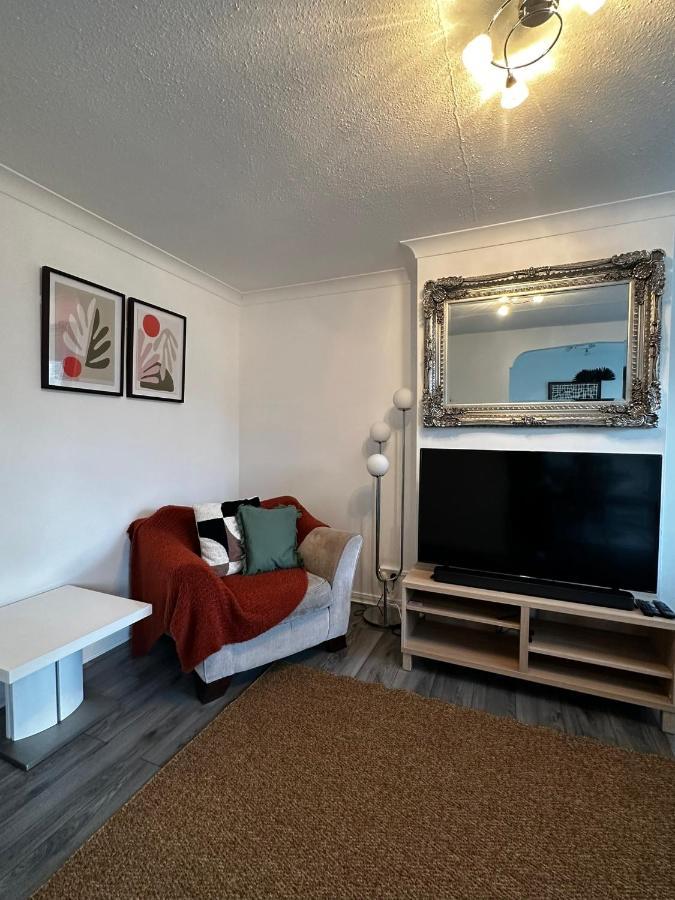 Stylish 3 Bed Semi In * Windsor