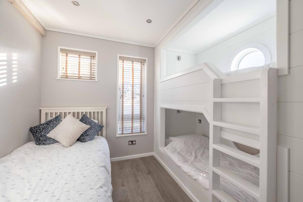 Stylish At Racecourse Marina Holiday home *